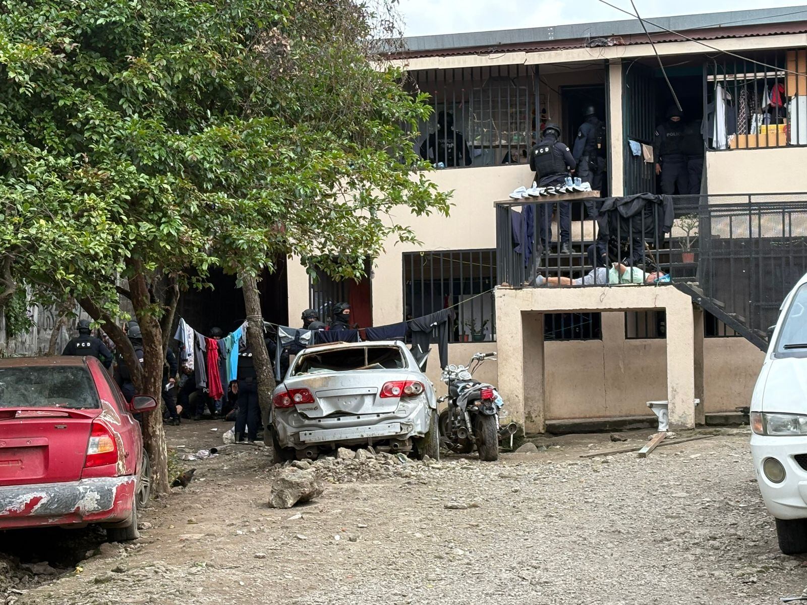 Allanamientos este jueves en María Reina, en Hatillo, San José, asociados con venta de drogas.