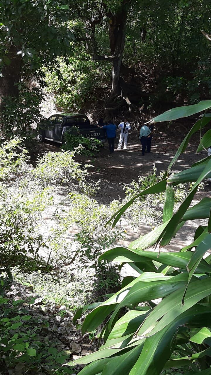 En Obandito de Sardinal, Carrillo, el OIJ levantó el cuerpo de un taxista al que asesinaron de una puñalada en el cuello la noche del domingo. Foto: Cortesía de Guana/Noticias.