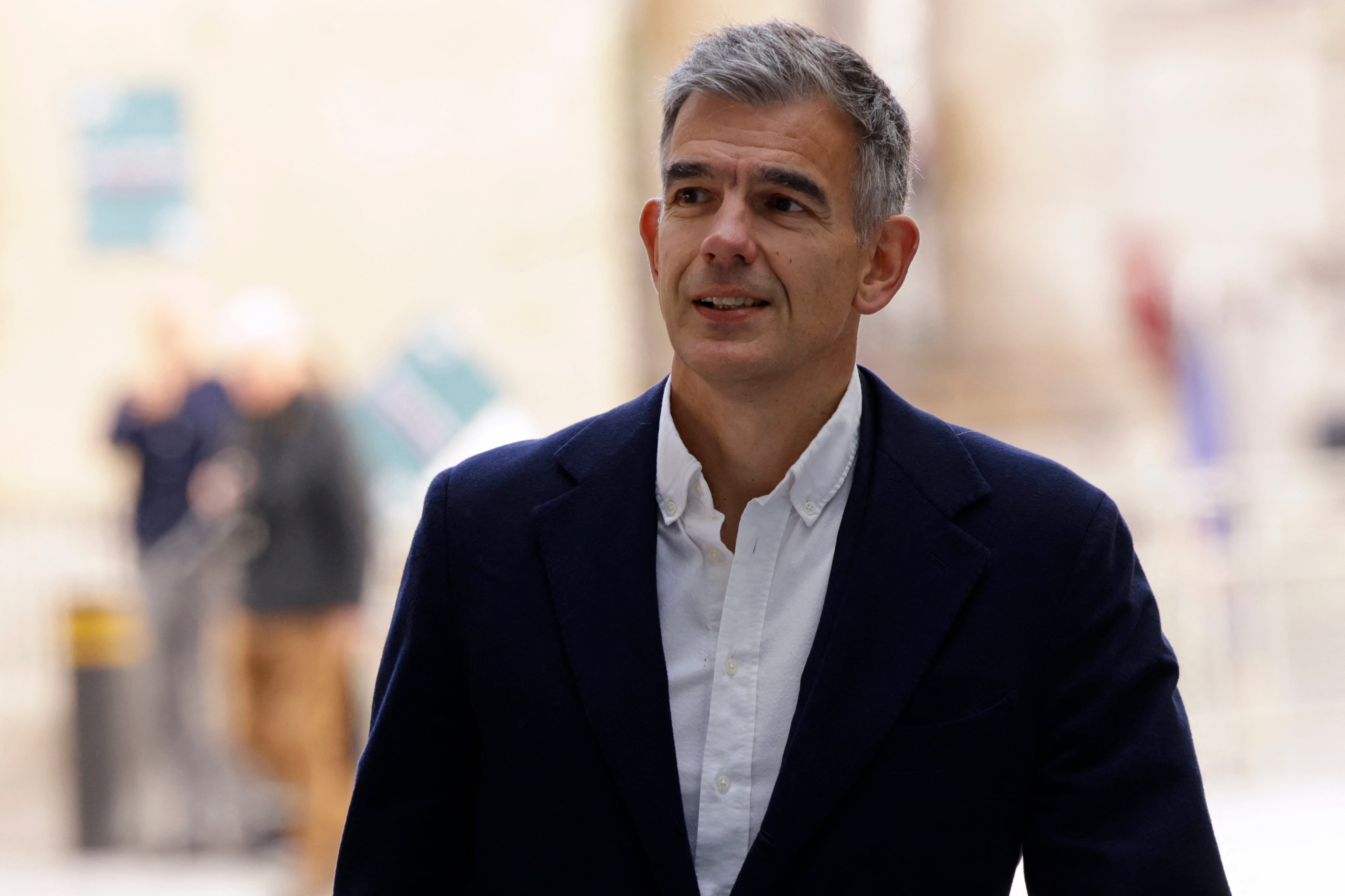 El nuevo director general de la BBC, Matt Brittin, llega a Broadcasting House, en el centro de Londres