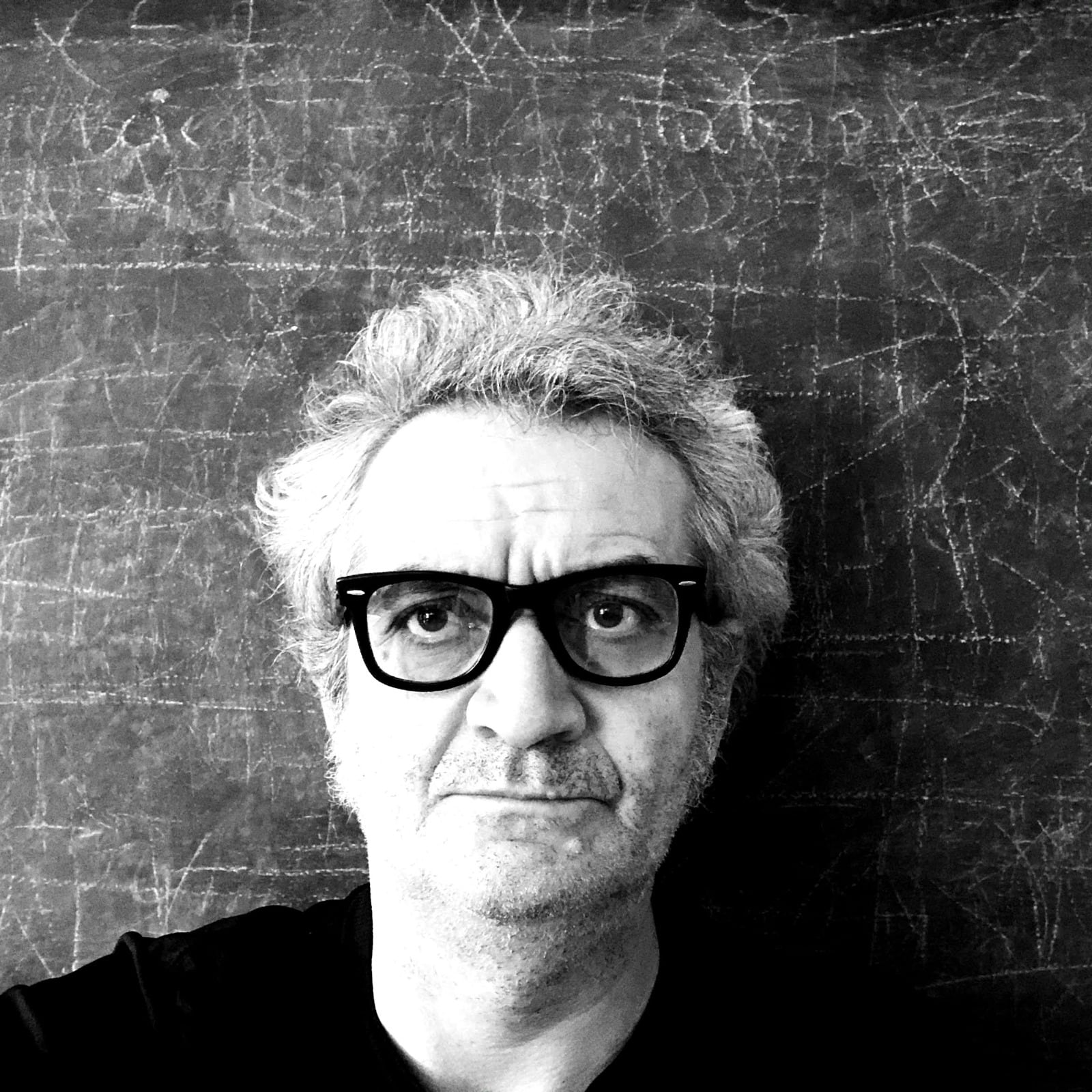 El Dr. Tomás de Camino Beck es el director de la escuela de Sistemas Inteligentes de la Universidad Cenfotec.