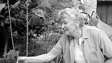 Murió pionera de la música electrónica, una artista que afinó el sintetizador como instrumento