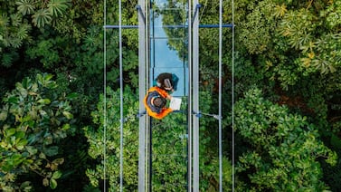 Así es el primer puente colgante de vidrio en Costa Rica: adrenalina y naturaleza en Monteverde