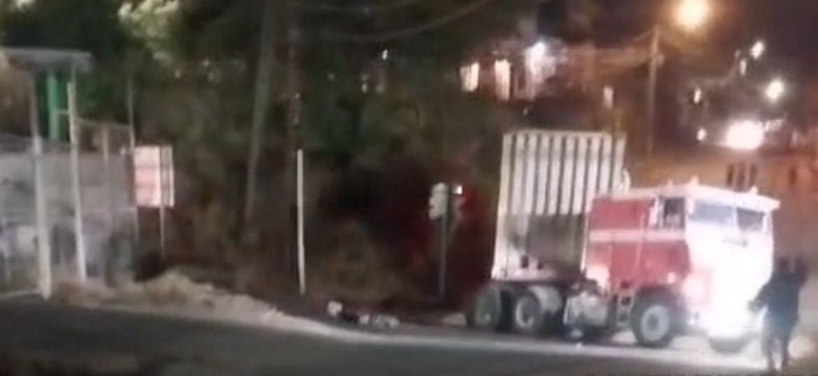 Video muestra cómo ocurrió el choque entre un tráiler y el tren, en Tibás.