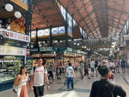 Este es el Mercado Central de Budapest.