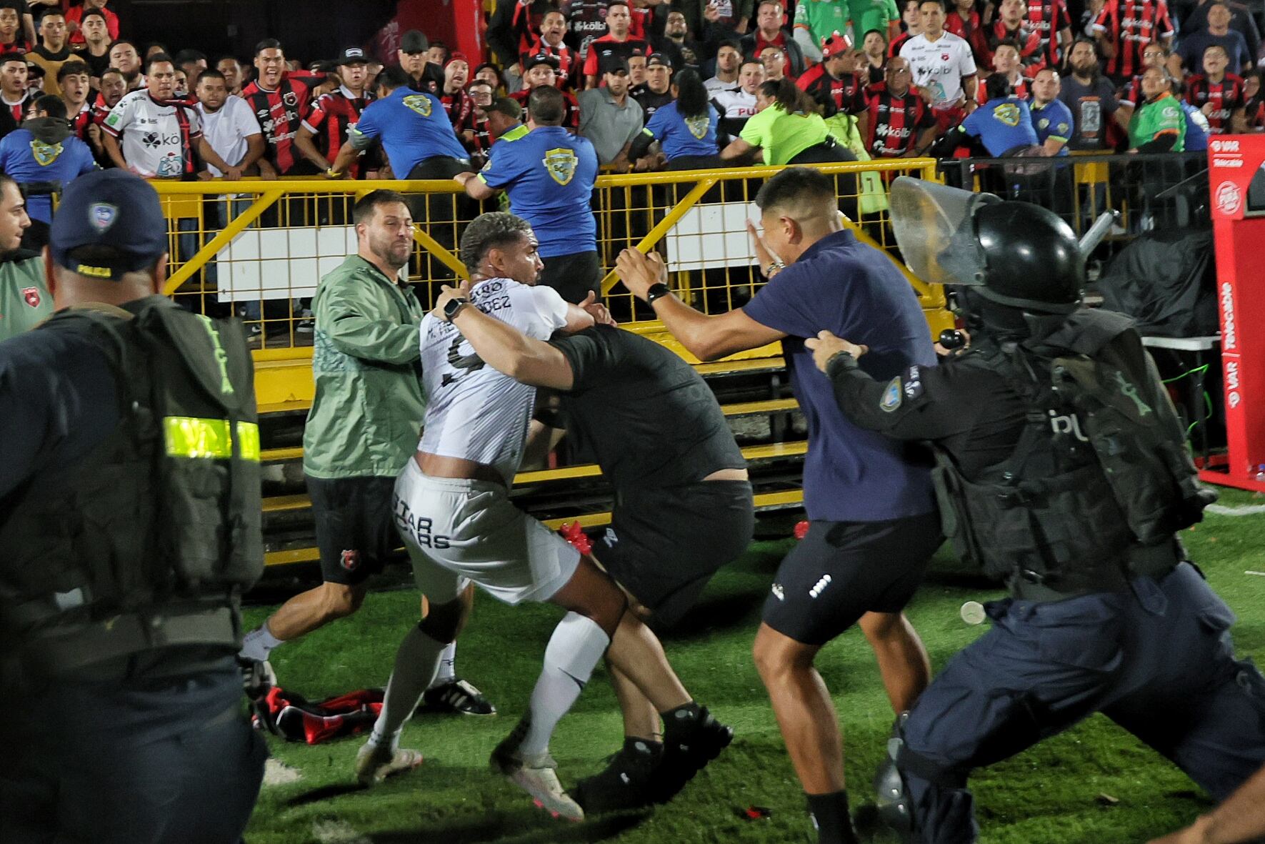 27/12/2024 / Juego entre Liga Deportiva Alajuelense vs Club Sport Herediano por el partido de vuelta de la gran final del torneo Apertura de la Liga Promerica / foto John Durán