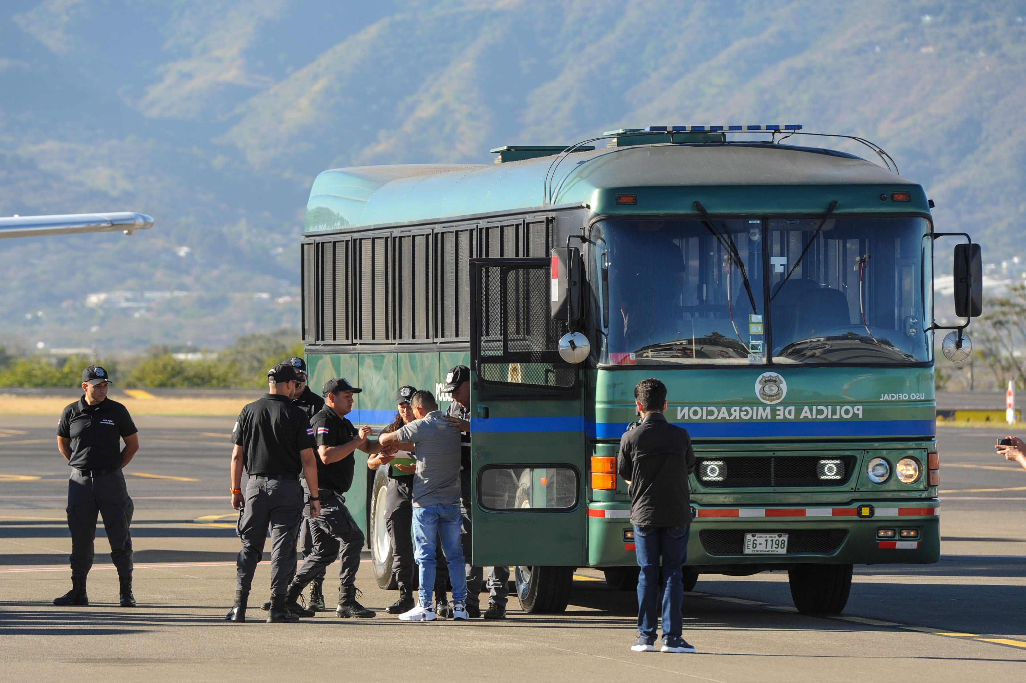 Deportación masiva en base 2