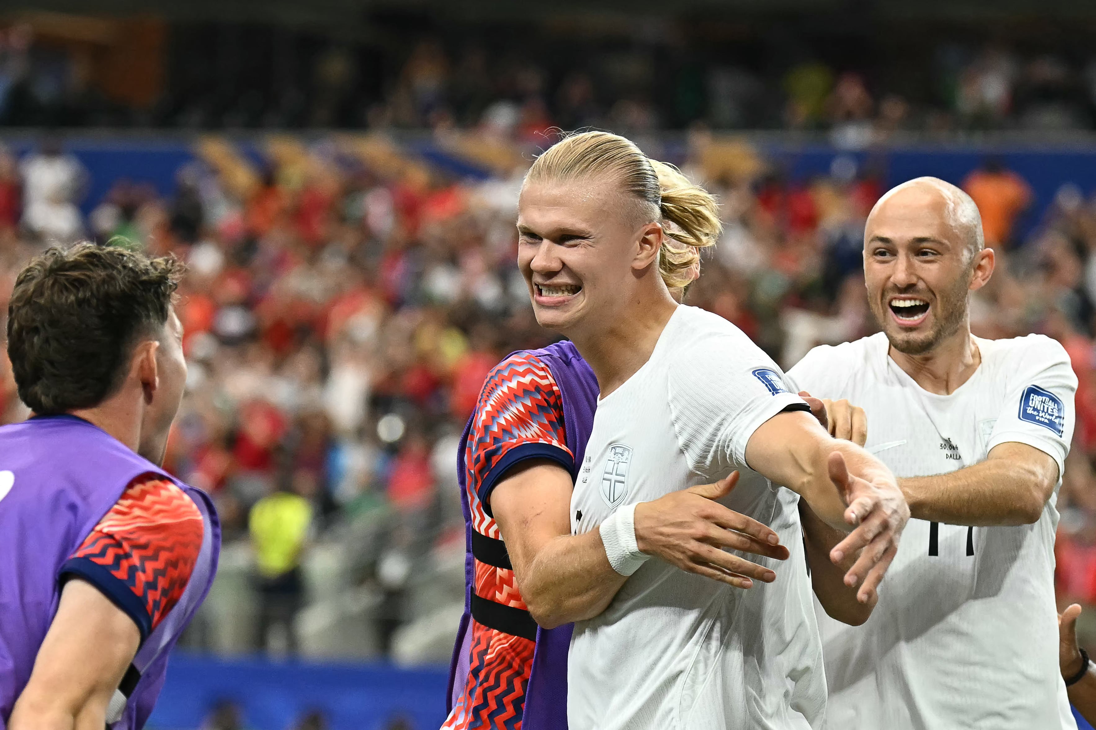 Erling Braut Haaland anoto ante Costa de Marfil y al final festejo con sus compañeros la clasificacion a octavos de final del Mundial 2026.