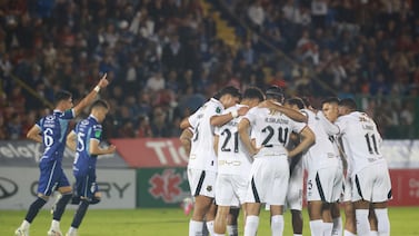 Analista dice que el árbitro y el VAR se equivocaron en uno de los goles de Cartaginés ante Alajuelense