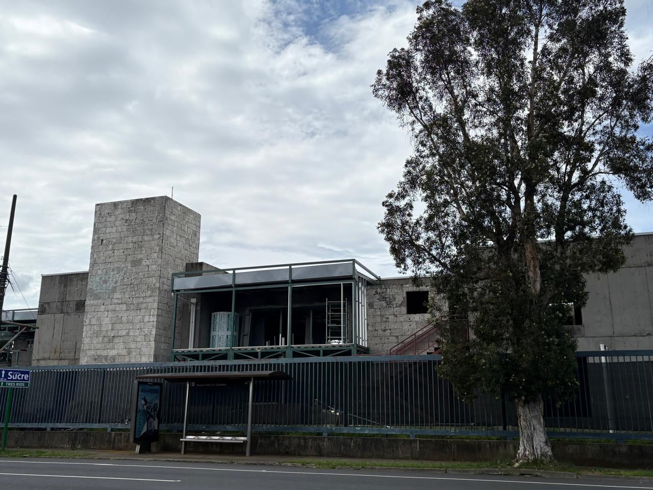 El edificio de Aldesa, en Pinares de Curridabat, está desmantelado. Así luce, cuatro años después de la quiebra de la firma bursátil.