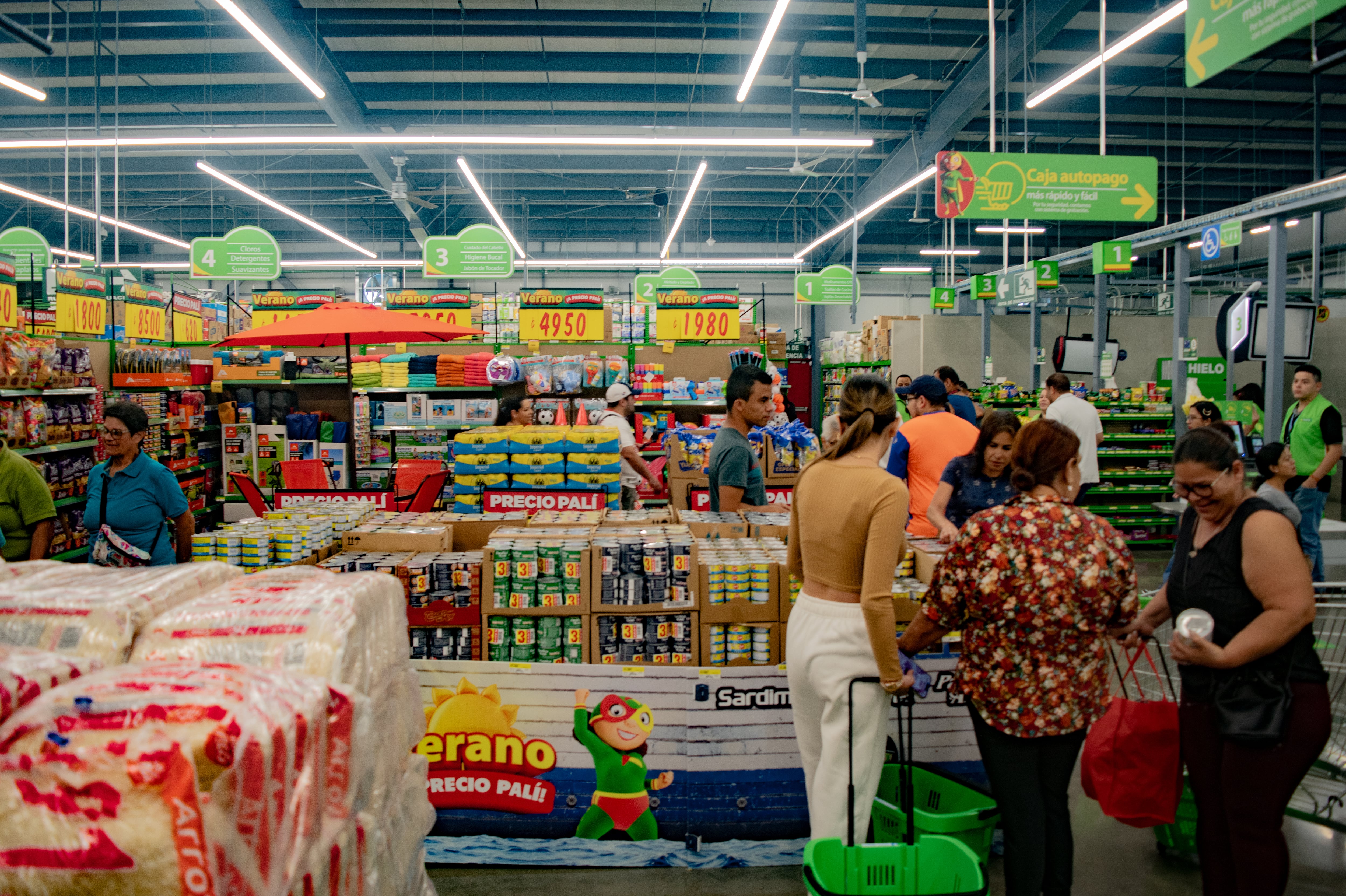 El supermercado se ubica contiguo al condominio Vistas de Monserrat y forma parte del plan de inversión de $600 millones que Walmart ejecuta en el país.