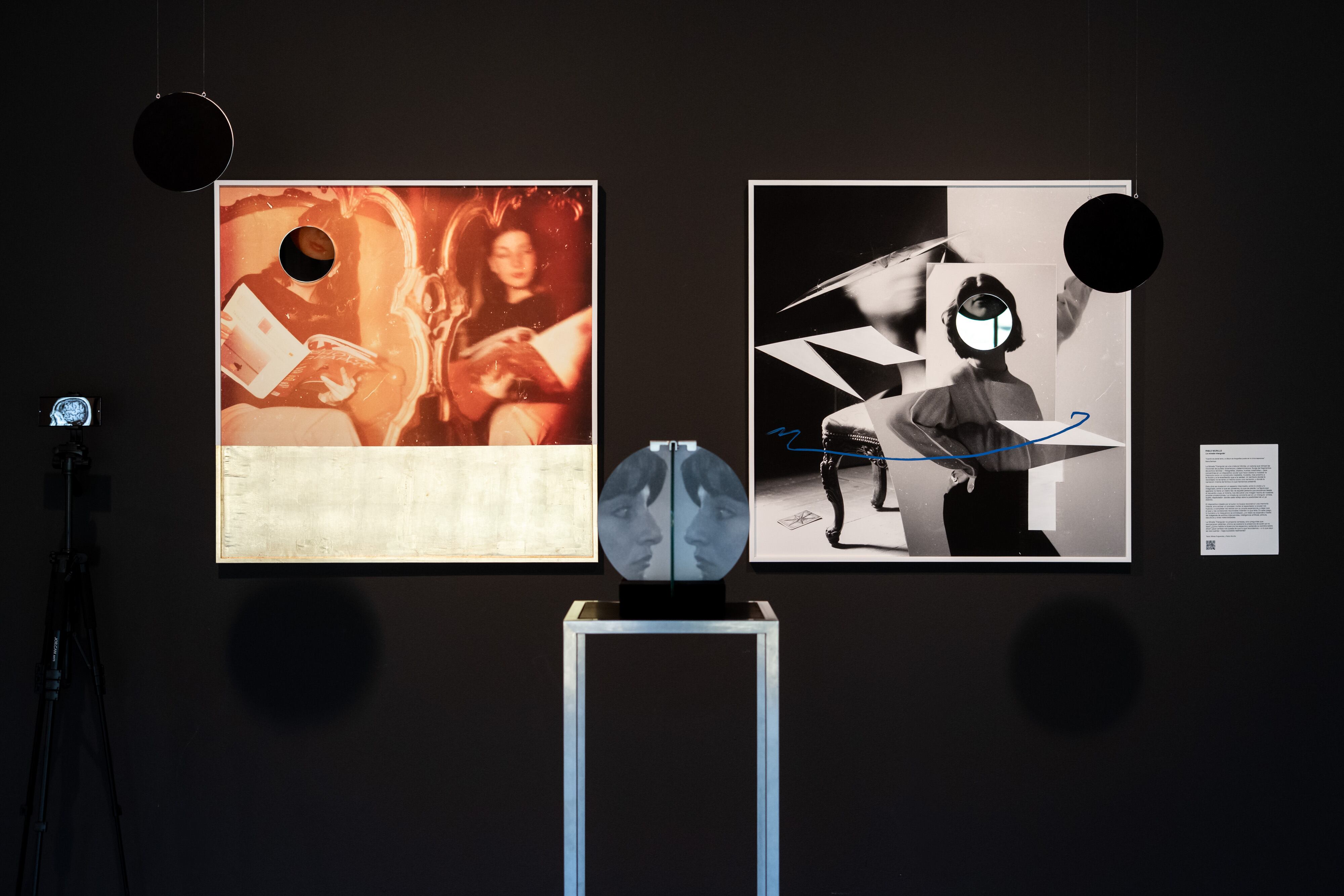 "La mirada triangular" se expuso recientemente en el marco de la exposición Desplazamientos en la Galería C Arte C de la Universidad Complutense de Madrid, como parte del Festival PHotoESPAÑA.