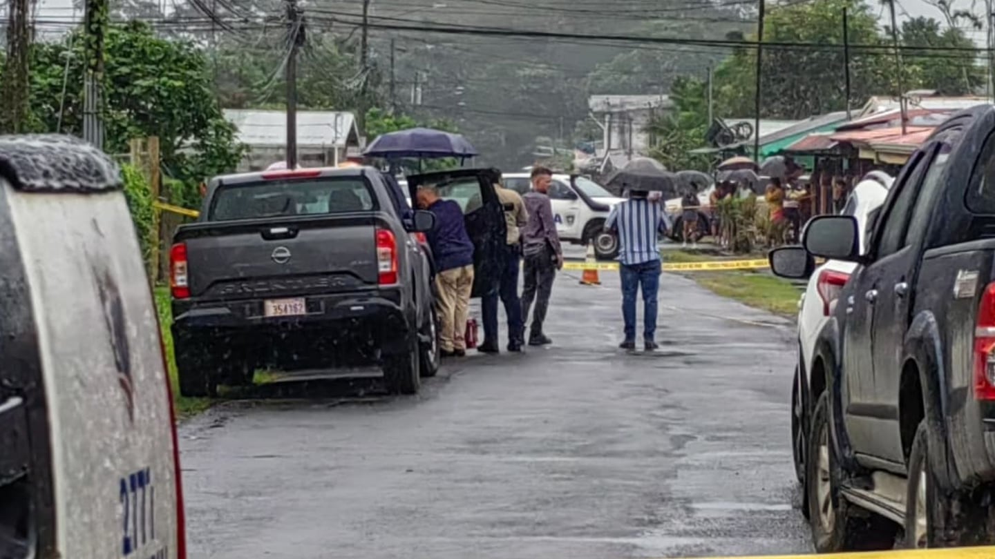 Hombre es asesinado a tiros dentro de vehículo cuando ingresaba a su ...