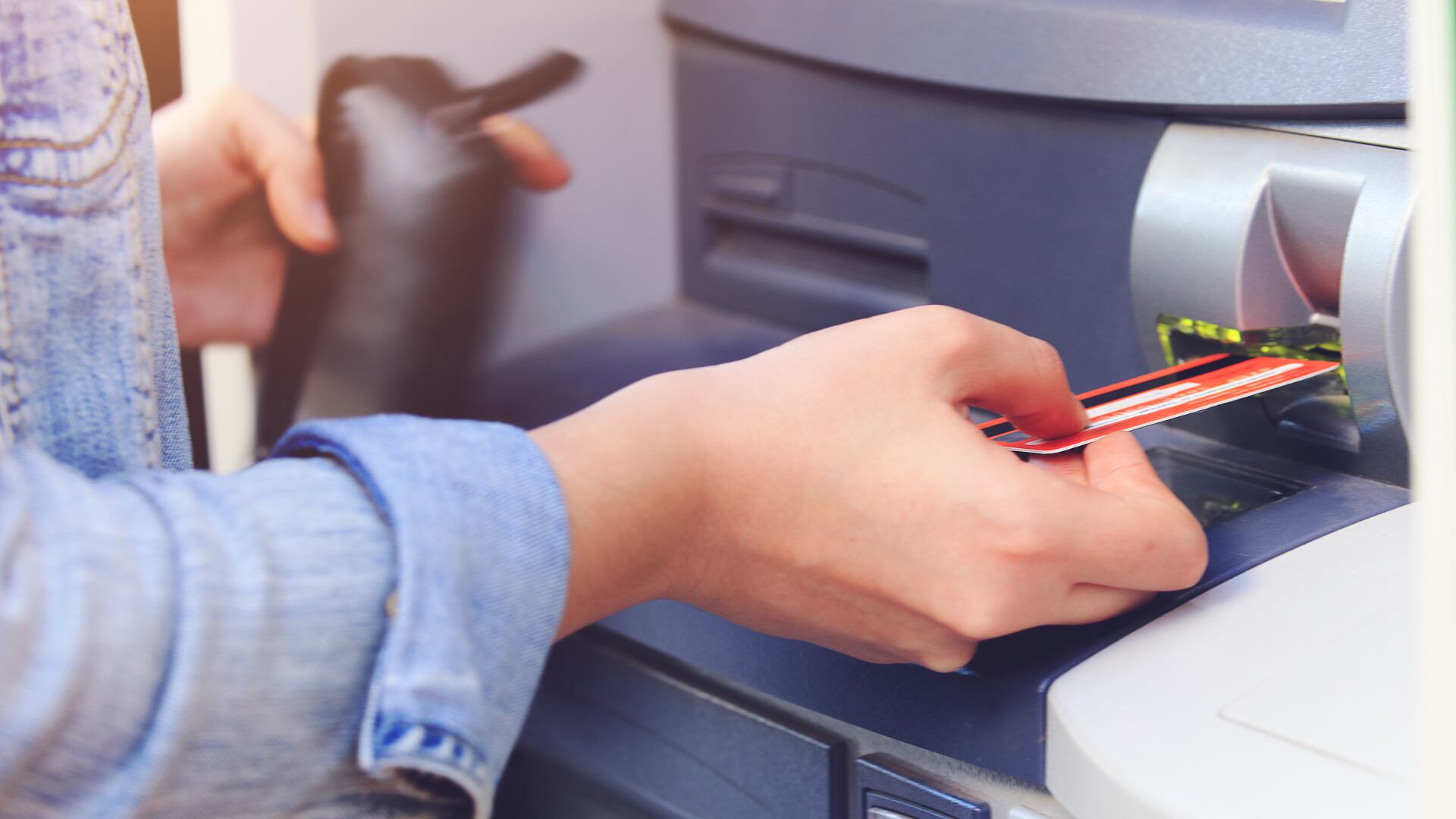 Guía completa para calcular el aguinaldo en Costa Rica y cómo usar la calculadora de La Nación para obtener el monto exacto.