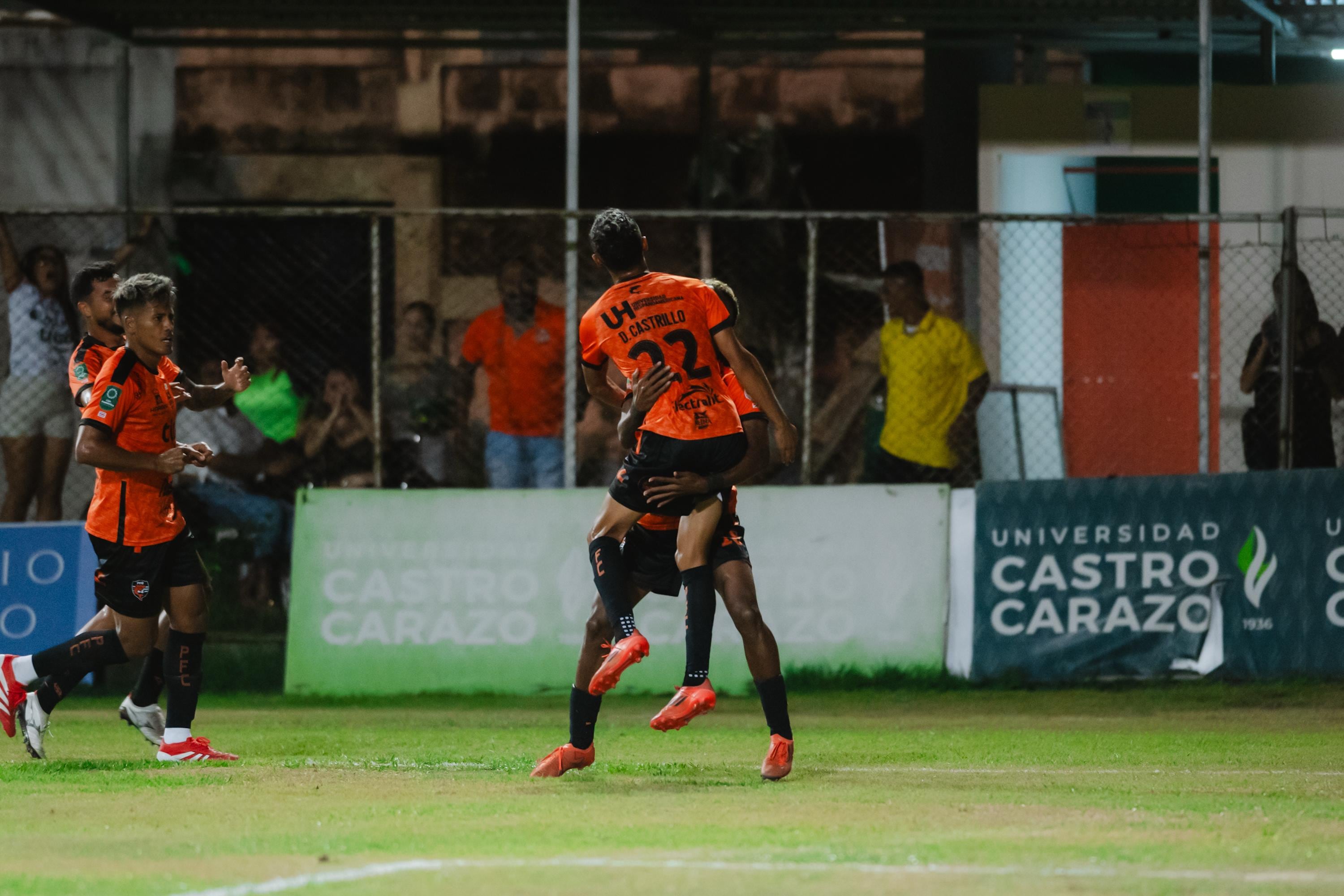 Dariel Castrillo (22) ayudó a Puntarenas a ganarle a San Carlos. Él sirvió una asistencia y fue su homenaje ante la partida de un ser querido.