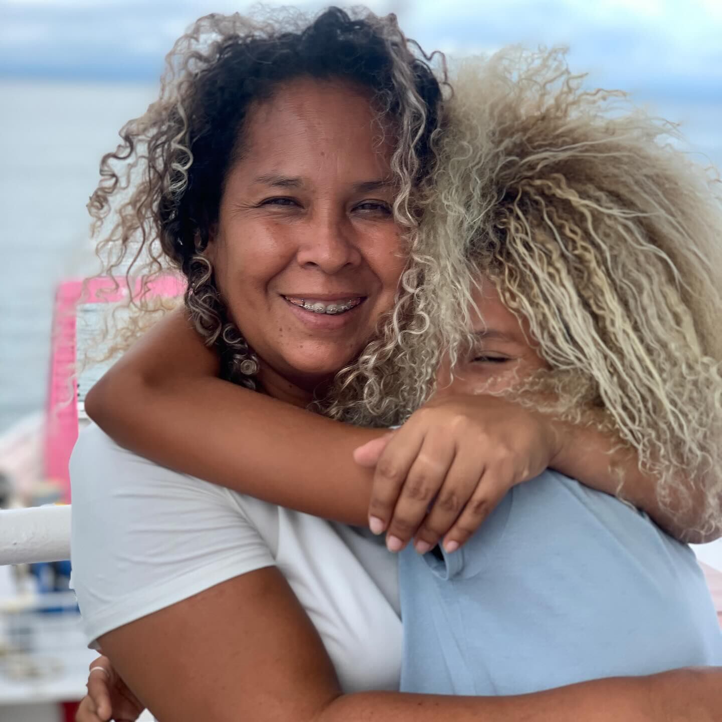 La surfista Mikela Castro Bolívar, de apenas 10 años, representar a Costa Rica con la Selección Nacional Mayor de Surf en los Juegos Panamericanos de Surf, en Lima, Perú.