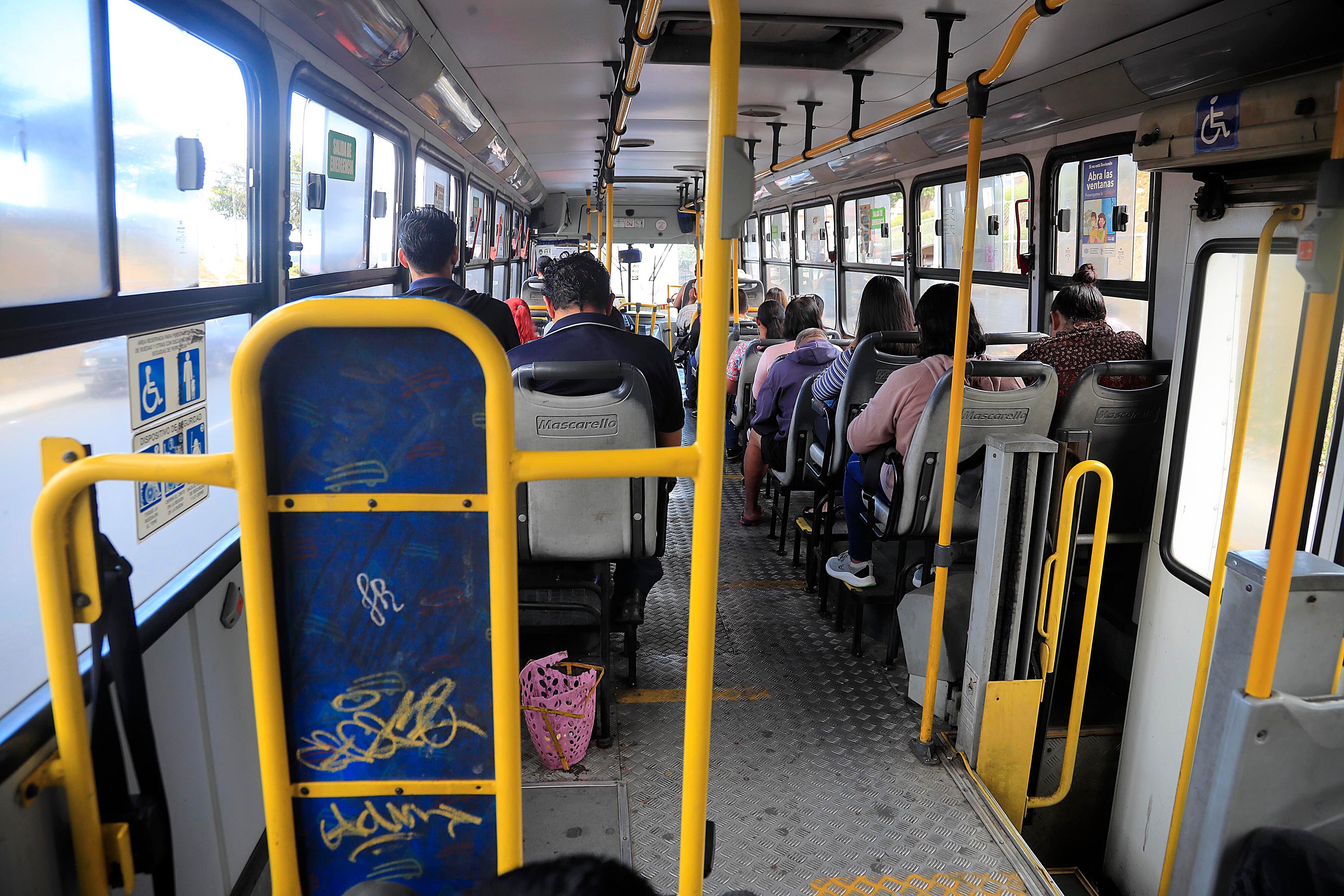 26/01/2023 San José. Buses en mal estado, sin basureros, sucios y poco confortables. Así son las unidades de transporte público que todos los días mueven a miles de pasajeros en la Gran Area Metropolitana. Mientras que el Consejo Técnico de Público (CTP) sigue sin hacer cumplir las normas a los autobuseros.