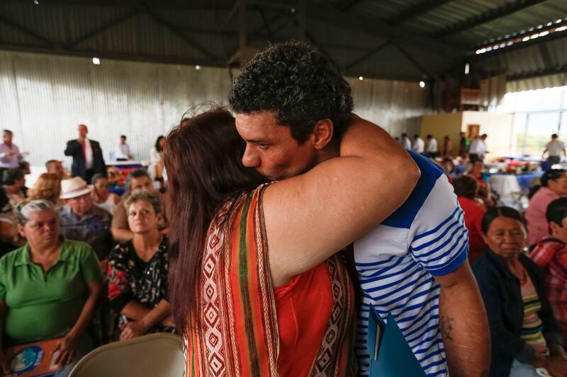 Bolívar Madrigal recibió su título de alfabetización de parte de las autoridades penitenciarias de La Reforma. JORGE ARCE.