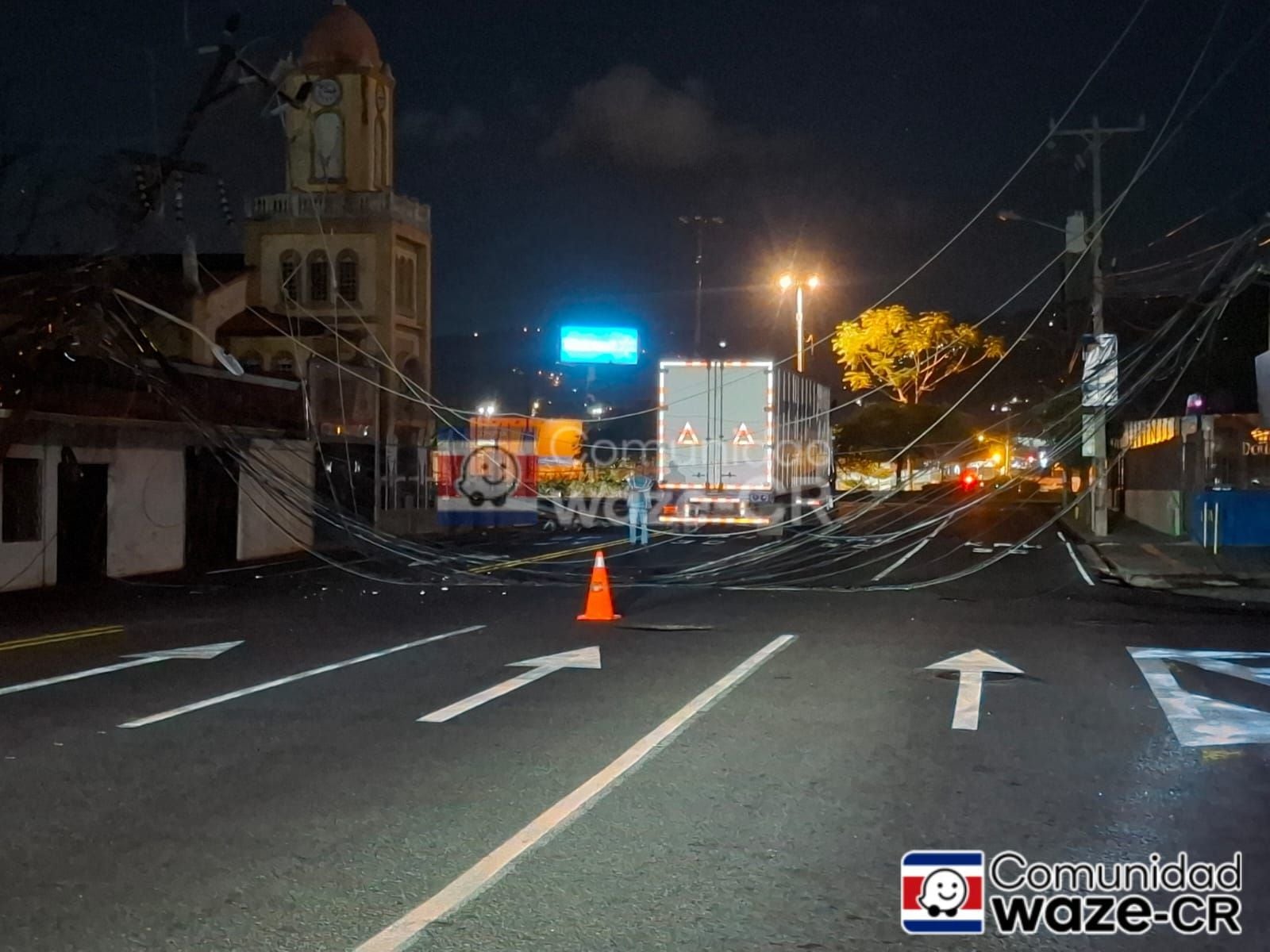 El incidente ocurrió cerca de la iglesia católica. Foto Waze CR.