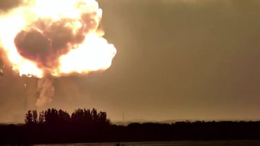Cohete New Glenn de Blue Origin explota en plataforma de lanzamiento durante prueba: vea las imágenes