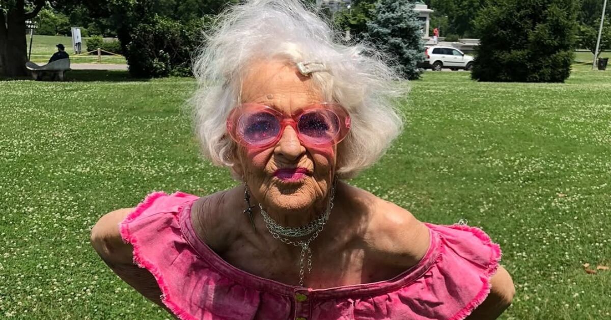 Entre las amistades de Helen Vanwinkle figuraron celebridades como Miley Cyrus, Nicole Richie y Paris Hilton, quienes la consideraban un ícono de autenticidad.