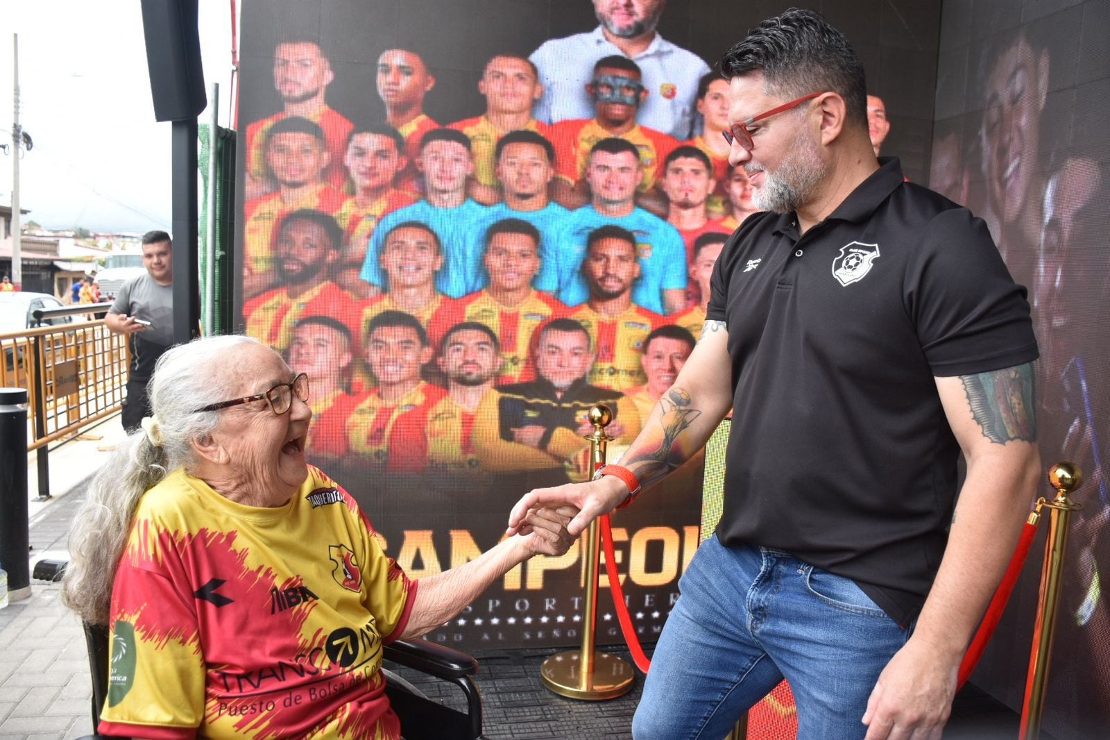 Herediano
Jafet Soto
Actividad del Herediano con los aficjonados en el sector comercial del estadio Eladio Rosabal Cordero
30 de mayo del 2026
Fotografía: Herediano