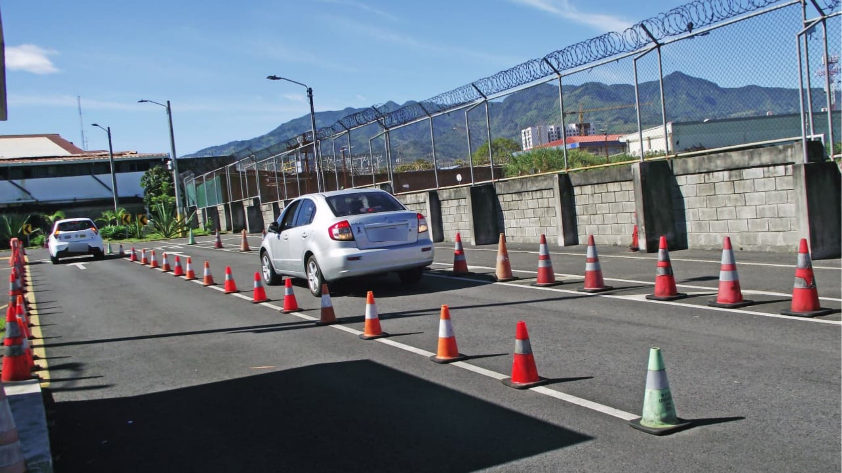 Pruebas del 8 de mayo pasan al 1 de junio. Usuarios mantienen horario y sede, con opción de reprogramar.