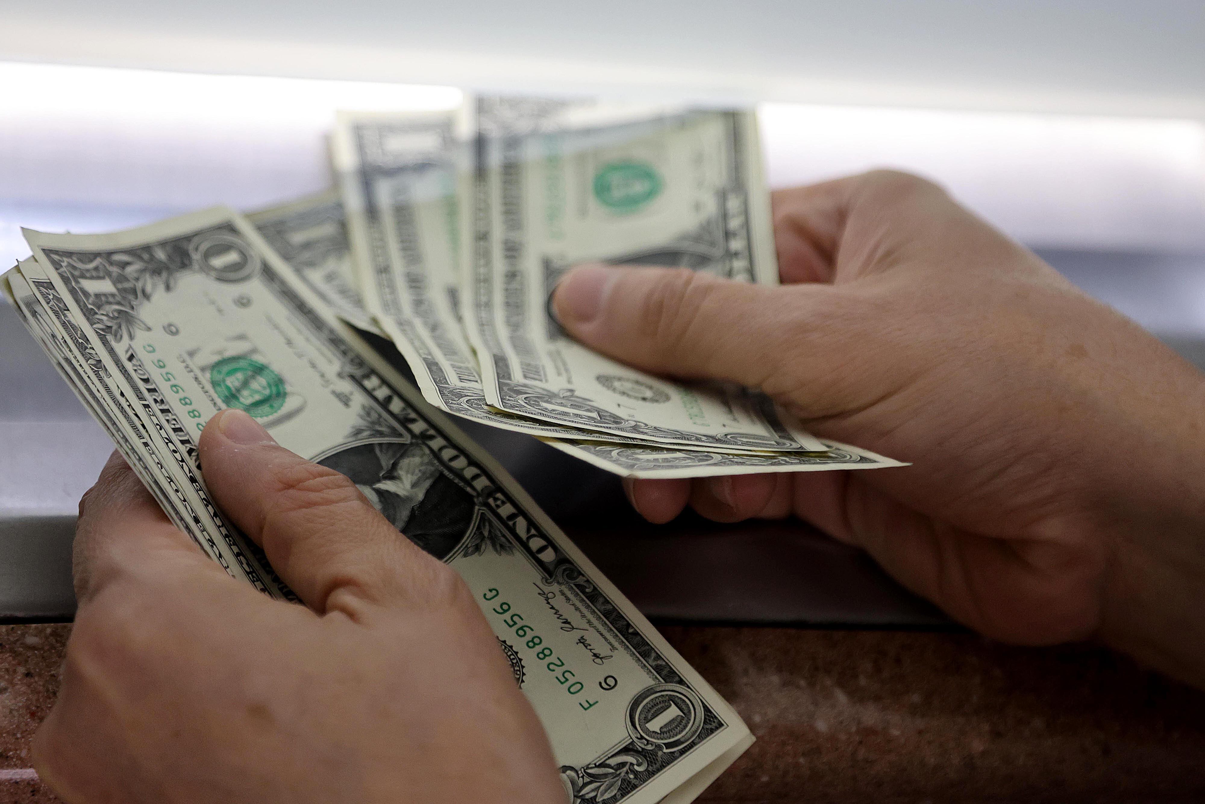 23/04/2024 Fotos de dolares y colones, para notas relacionadas con Tipo de cambio, Cambo de divisas, Dolar vs. colón, Cambio de dolares; Moneda estadounidense, etc. Foto: Rafael Pacheco Granados