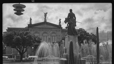 Fotografías inéditas de Francisco Coto nos muestran el Teatro Nacional a través del tiempo