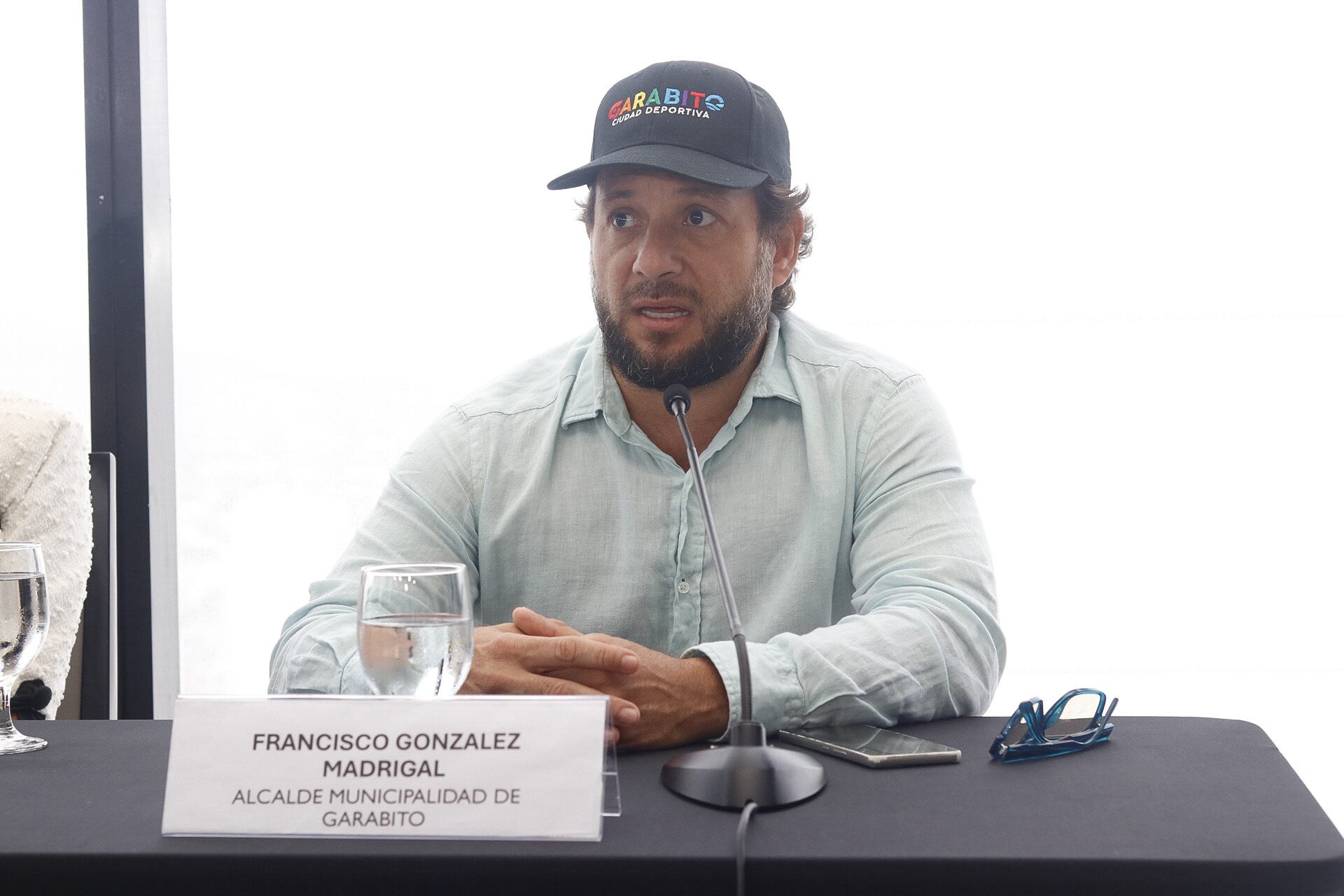 26/11/2024. Conferencia de prensa con el evento internacional de deportes de aventura en Jacó. Hilton, Sabana. Fotografía: Lilly Arce. En la fotografía: Francisco Gonzalez Madrigal. Alcalde Municipal de Garabito. Rosa Esperanza Gallego. Dirección General. Cristian Gonzalez. Atleta Cantón de Garabito.