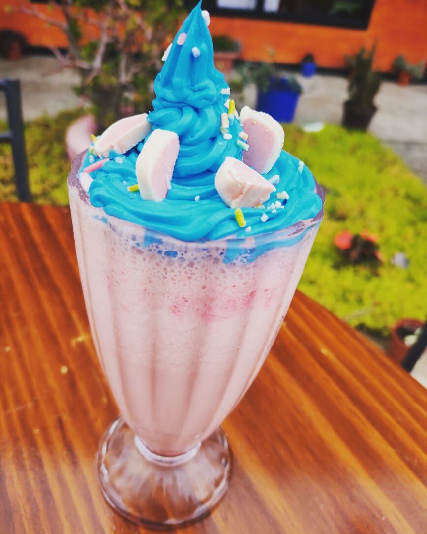 "Barbie Frozen" es un shake inventado por Monserrath Navarro, con motivo de la película Barbie. Cortesía.