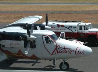 27/03/09. Faltante de gasolina en el aeropuerto Tobas Bolaños, algunas empresas tuvieron un faltante del Jetfuel, debido a que RECOPE no tiene dicho combustible. Nature Air tiene su propio camion que los reabastese Carlos León/LN.