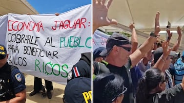 Simpatizantes del Gobierno intentan impedir que estudiantes de la FEUCR muestren manta crítica durante Consejo de Gobierno en Puntarenas