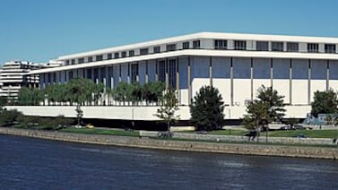 Trump pone su nombre a famoso recinto cultural: ahora será el ‘Trump-Kennedy Center’