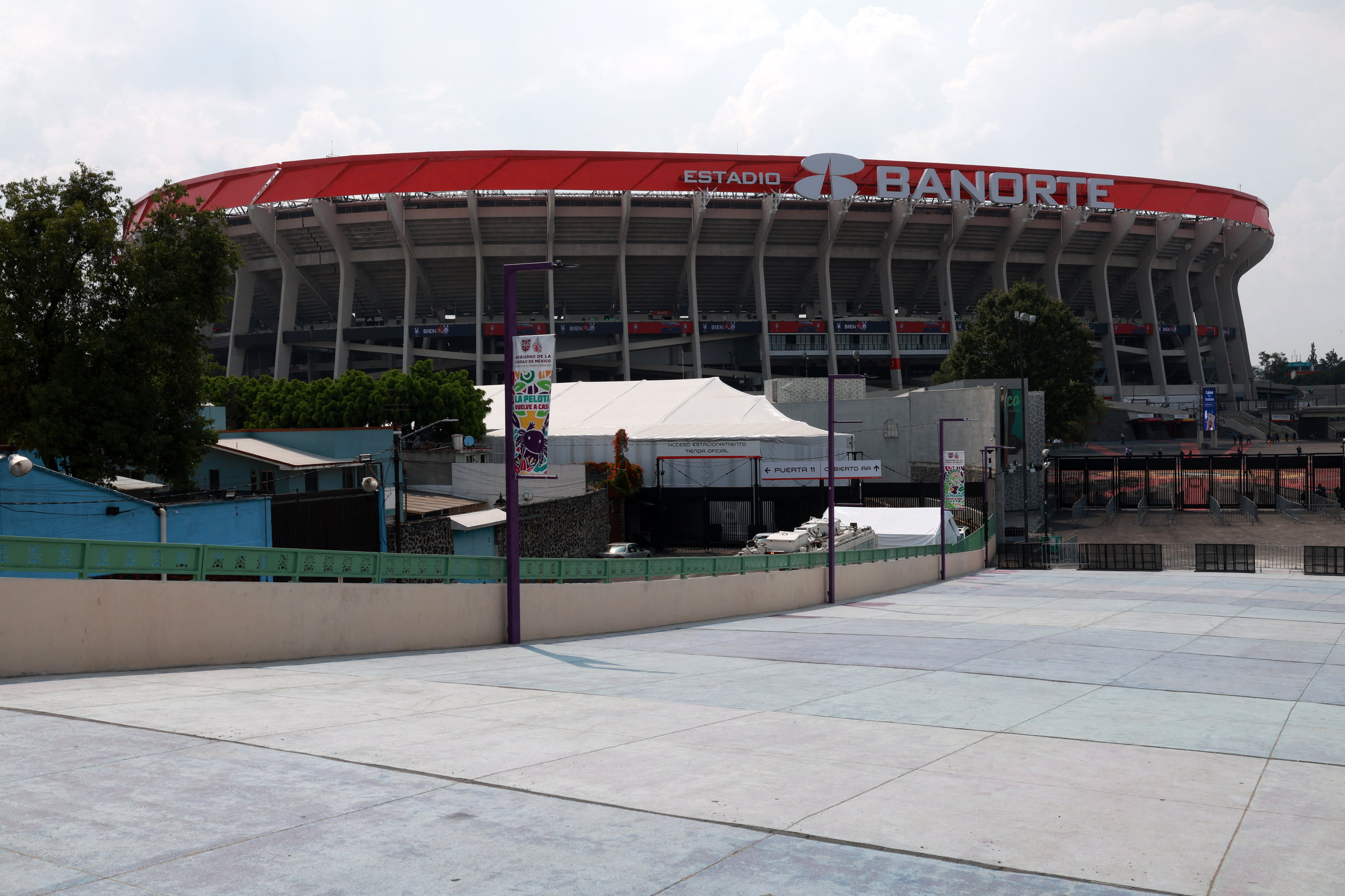 Vista panorámica del Estadio Banorte, observada desde su explanada principal en el sur de Ciudad de México, México, el 13 de mayo del 2026. El 14 de mayo, la FIFA tomará control del Estadio Banorte para iniciar los preparativos del Mundial 2026. (Foto de Jose Luis Torales/NurPhoto) (Foto de Jose Luis Torales / NurPhoto vía AFP)
