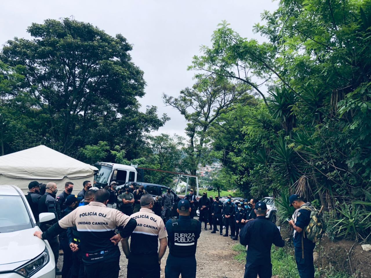 Decenas de oficiales del OIJ y personal especializado en rastreos realizan este viernes la búsqueda de restos de dos muchachos que desde el 2018 fueron reportados como desaparecidos. De uno de ellos solo apareció el cráneo. Foto: Cortesía OIJ.