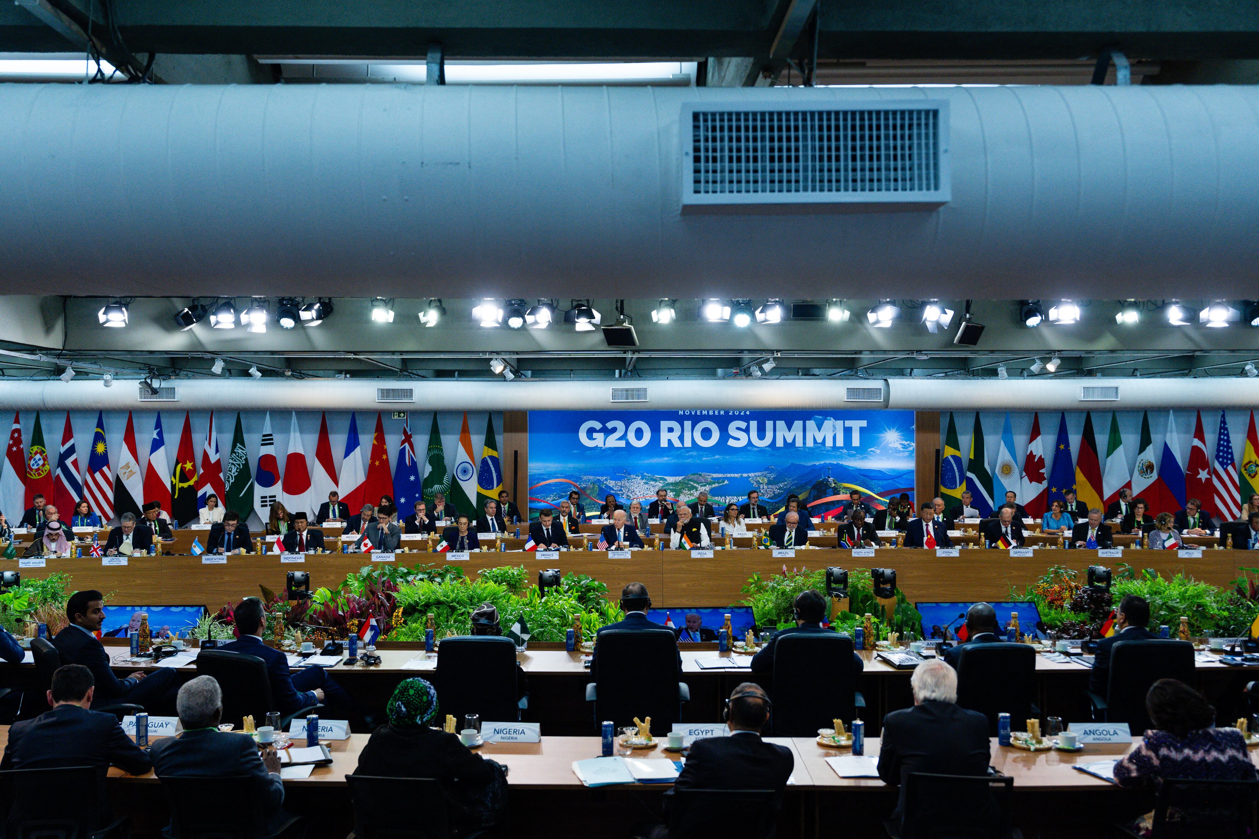 Los líderes del G20 asisten al lanzamiento del 'Grupo de trabajo para una alianza global contra el hambre y la pobreza' en Río de Janeiro, en el marco de la Cumbre del G20.