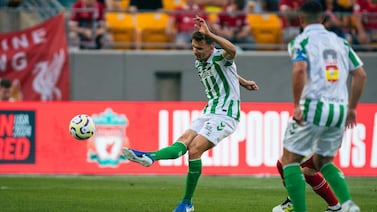 Jugador español rompe en llanto tras ser vendido por el club de su vida (video)