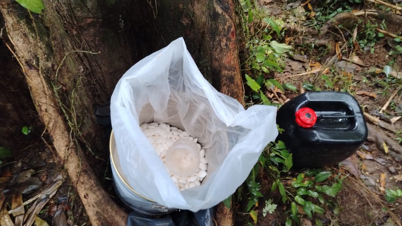 100 kilos de cianuro y 500 kilos de cal fueron decomisados.