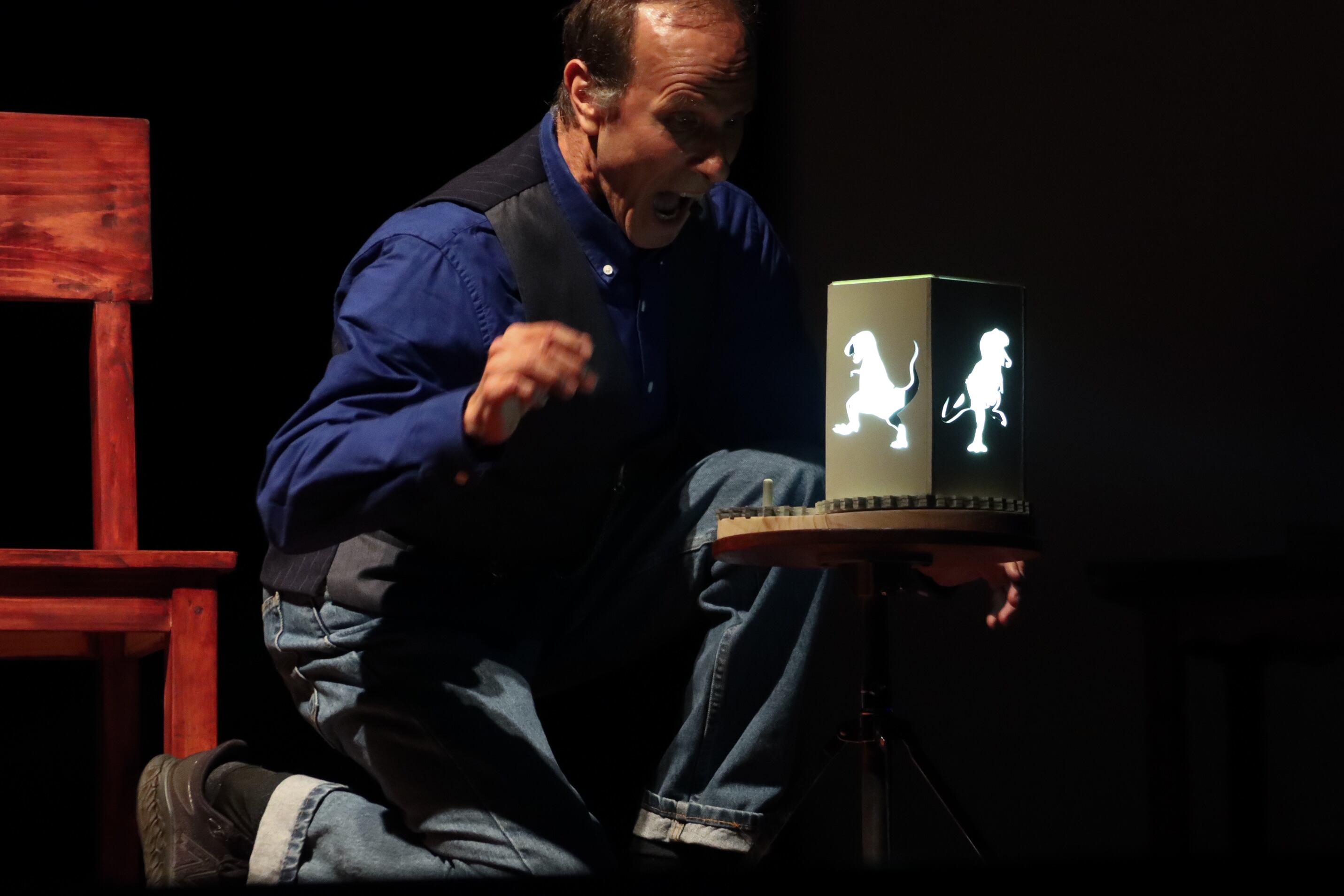 En 'In Search of This Lost Time', se utilizan elementos como la linterna mágica.