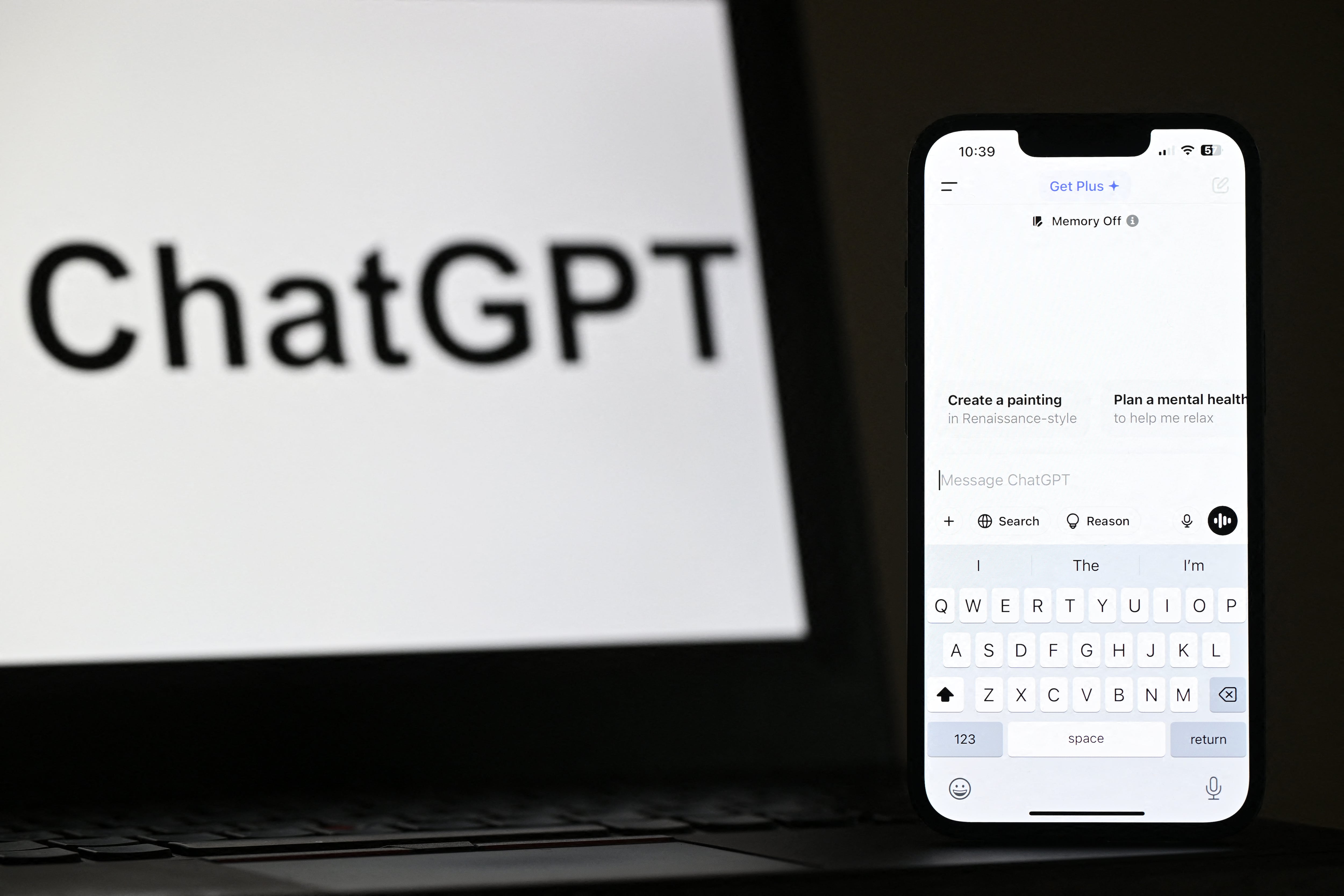 ChatGPT-5 llega con mejoras clave en salud, programación y redacción, ya está disponible para millones de usuarios en todo el mundo.