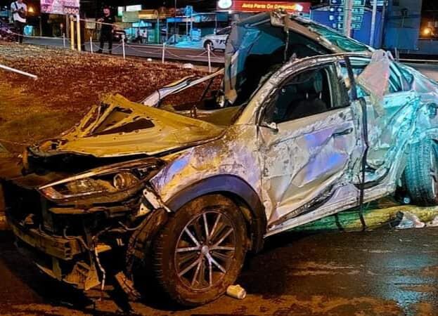 Un hombre murió en un aparatoso vuelco durante la madrugada en la entrada de Pérez Zeledón. Fotografía tomada del perfil Noticias de Paraíso y diferentes Lugares