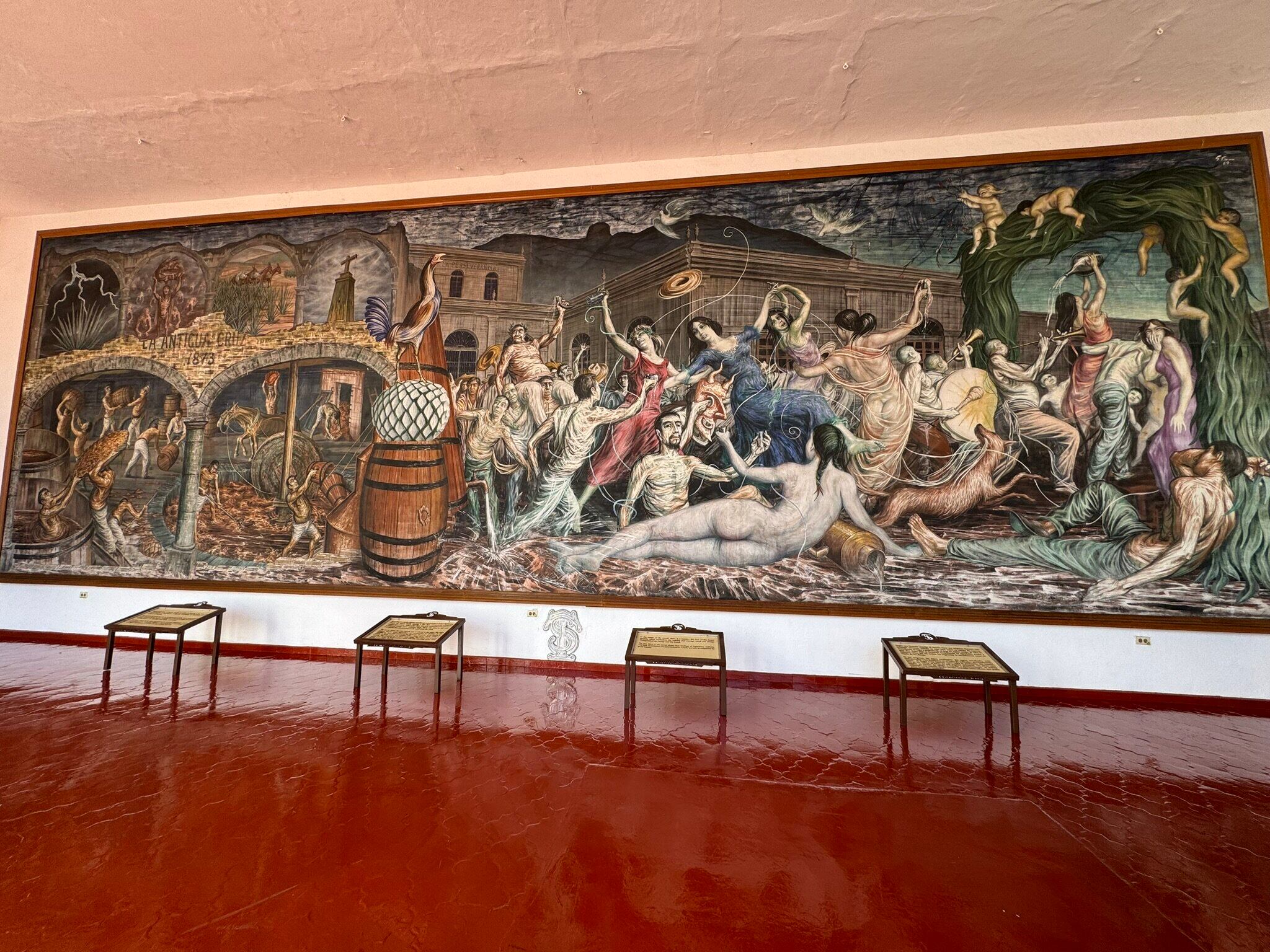 Planta con pinta de peligrosa es la minita de oro del tequila mexicano.