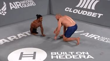 Peso pesado somete a peleador sin piernas en evento de MMA y desata polémica: vea el video