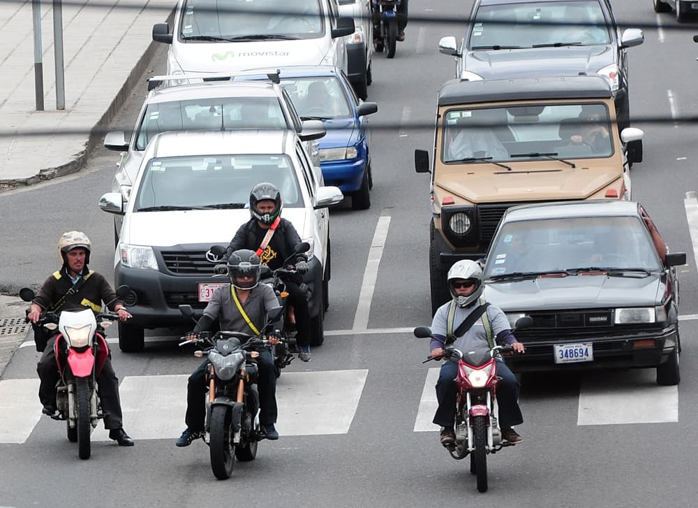 Entre enero y agosto de este año se registraron 12.154 accidentes de motos en carretera, es decir 63% más frente al mismo periodo del 2015. El INS prevé que al menos 300.000 motocicletas cancelen el marchamo 2017 de un total de 1,4 millones de vehículos registrados. | JOHN DURÁN/ARCHIVO