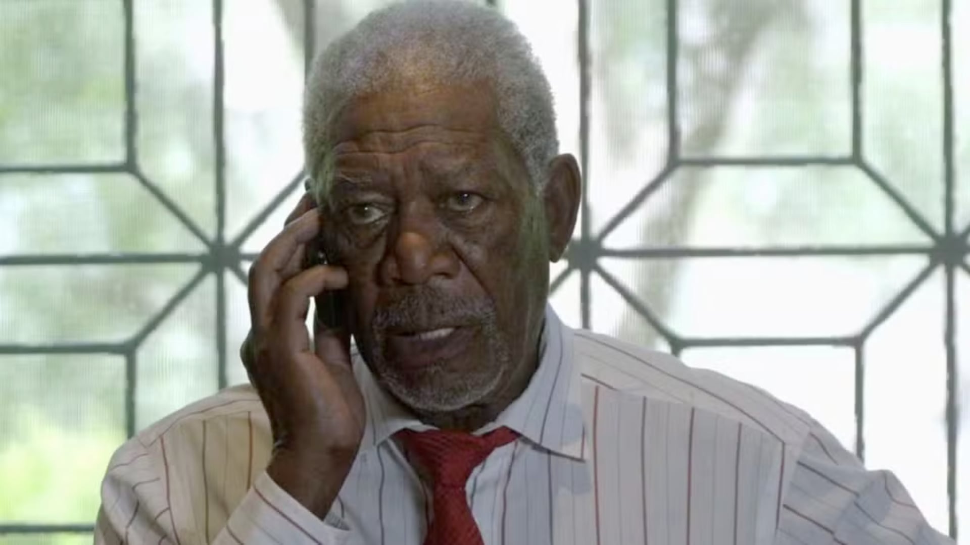 'Momentum' recaudó solo 46 libras en el Reino Unido. Morgan Freeman aceptó el proyecto por un vínculo profesional forjado en producciones ligadas a Clint Eastwood.
