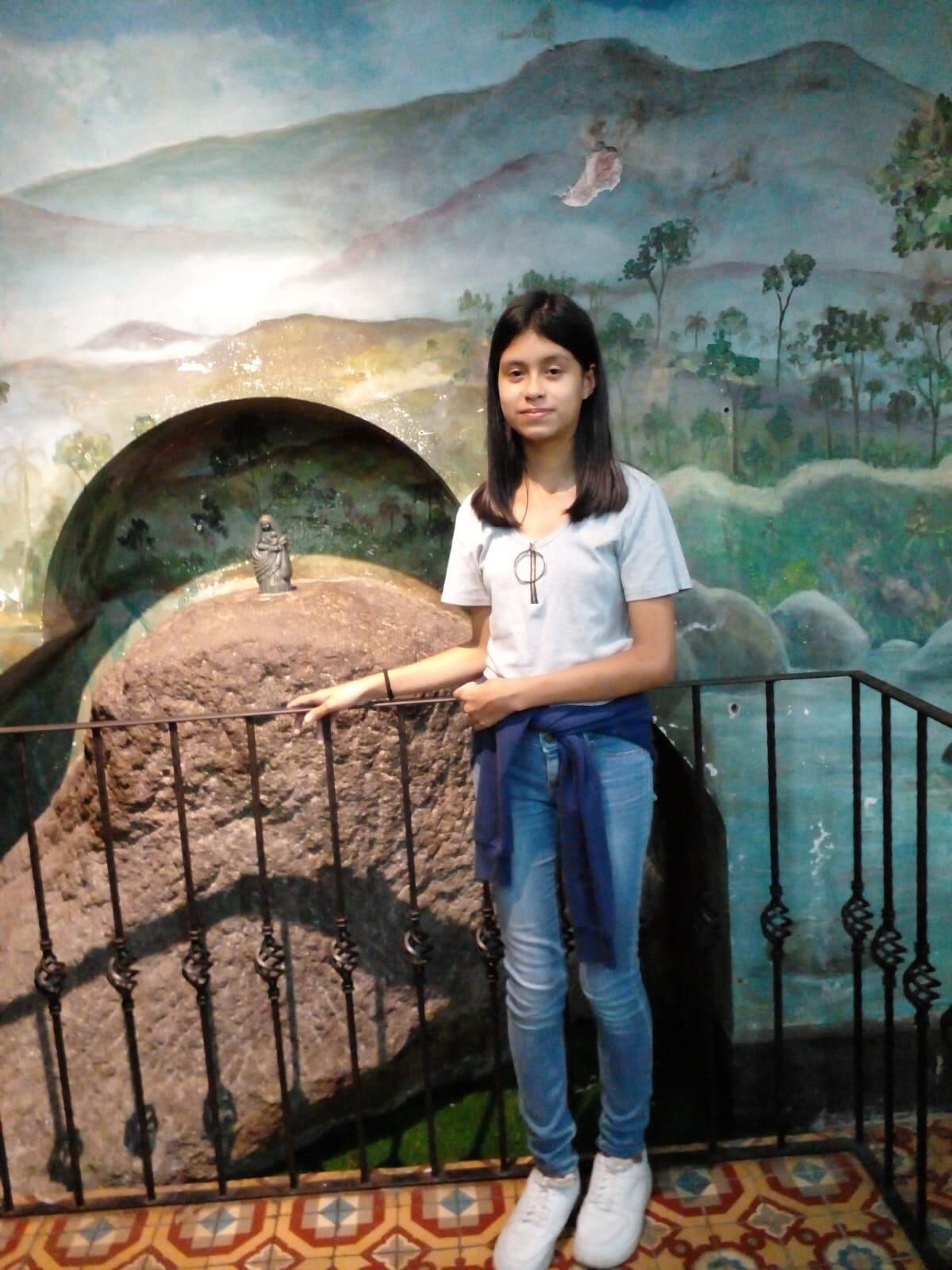 Britney Vílchez fue testigo de cómo su padre asesinó a su madre y a su abuela. Ella sobrevivió al ataque porque se encerró en un cuarto con su hermano y su tío.