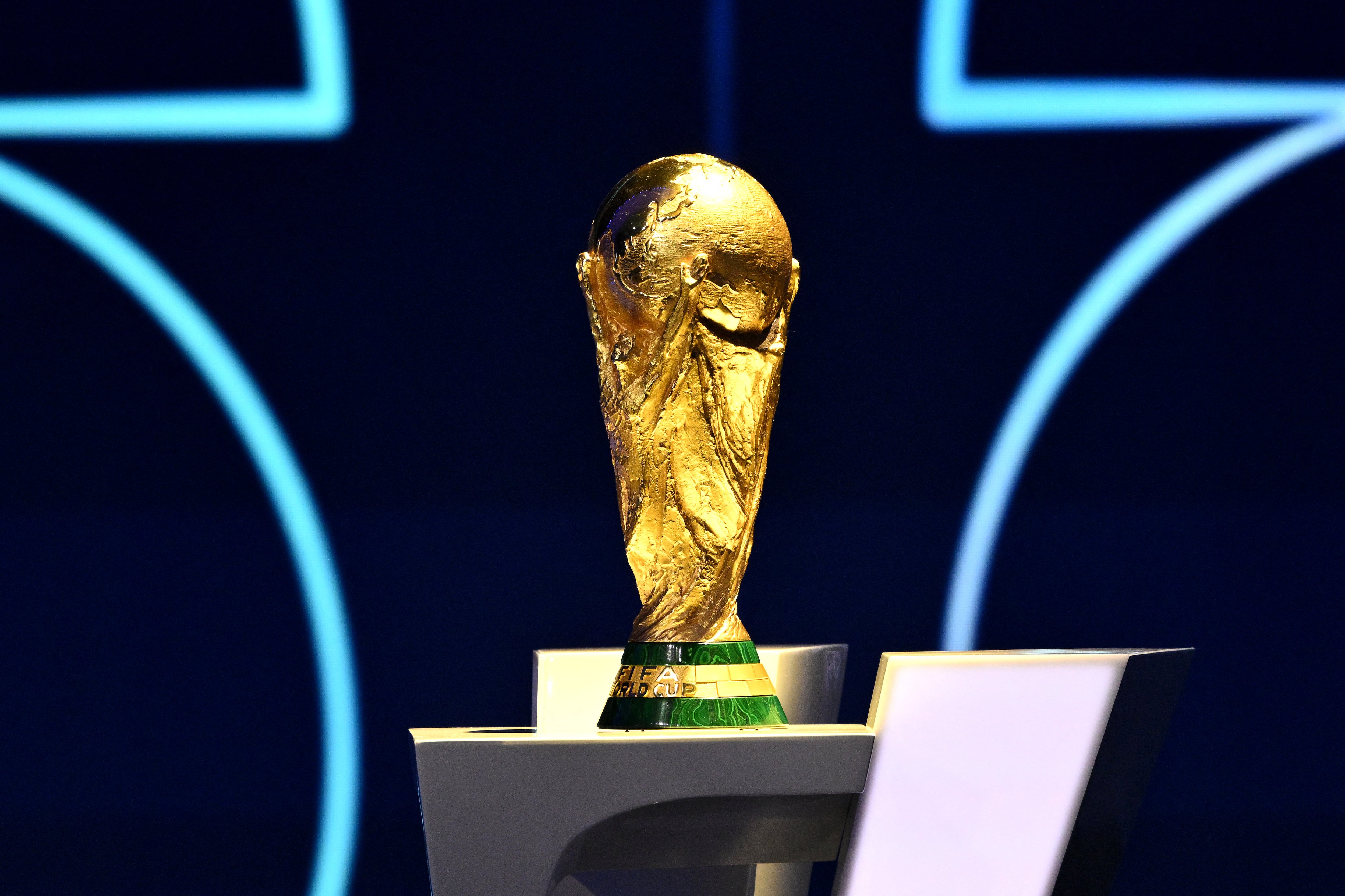 WASHINGTON, DC - 5 de diciembre: El trofeo de la Copa Mundial de la FIFA se exhibe durante el Sorteo Oficial de la Copa Mundial de la FIFA 2026 en el Centro de Artes Escénicas John F. Kennedy el 5 de diciembre de 2025 en Washington, DC.
Mandel NGAN - Pool/Getty Images/AFP (Foto de POOL / GETTY IMAGES NORTH AMERICA / Getty Images vía AFP)