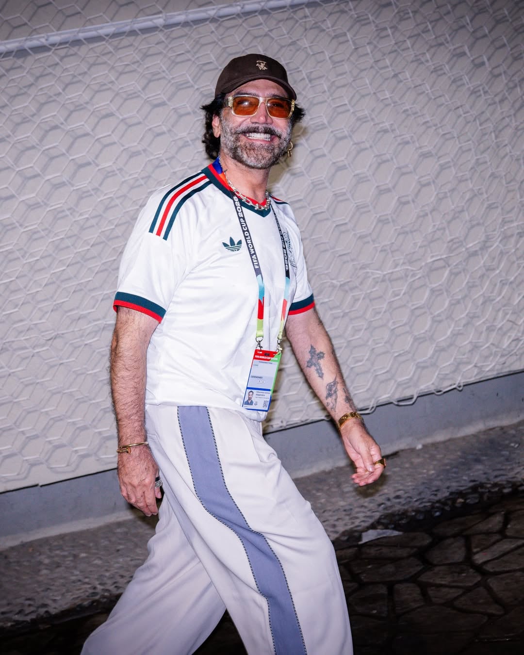 Alejandro Fernández se mostró sonriente en uno de los ensayos previos a la inauguración del Mundial 2026.