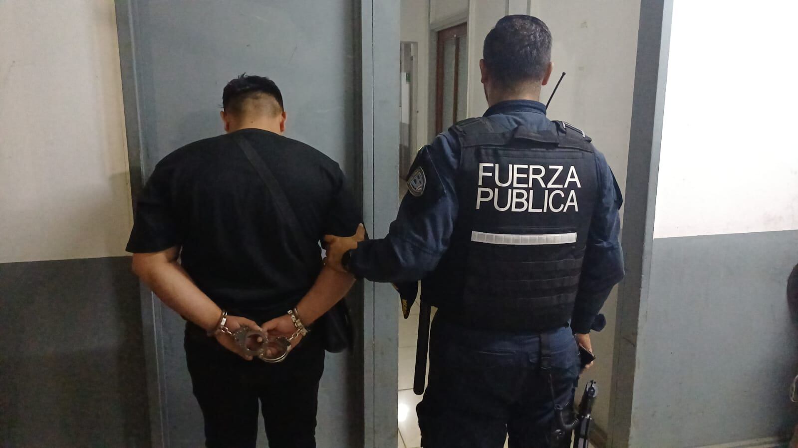 Un hombre de apellido Pérez fue detenido al finalizar el concierto de Guns N' Roses, como sospechoso de robar al menos siete celulares durante el desarrollo evento.