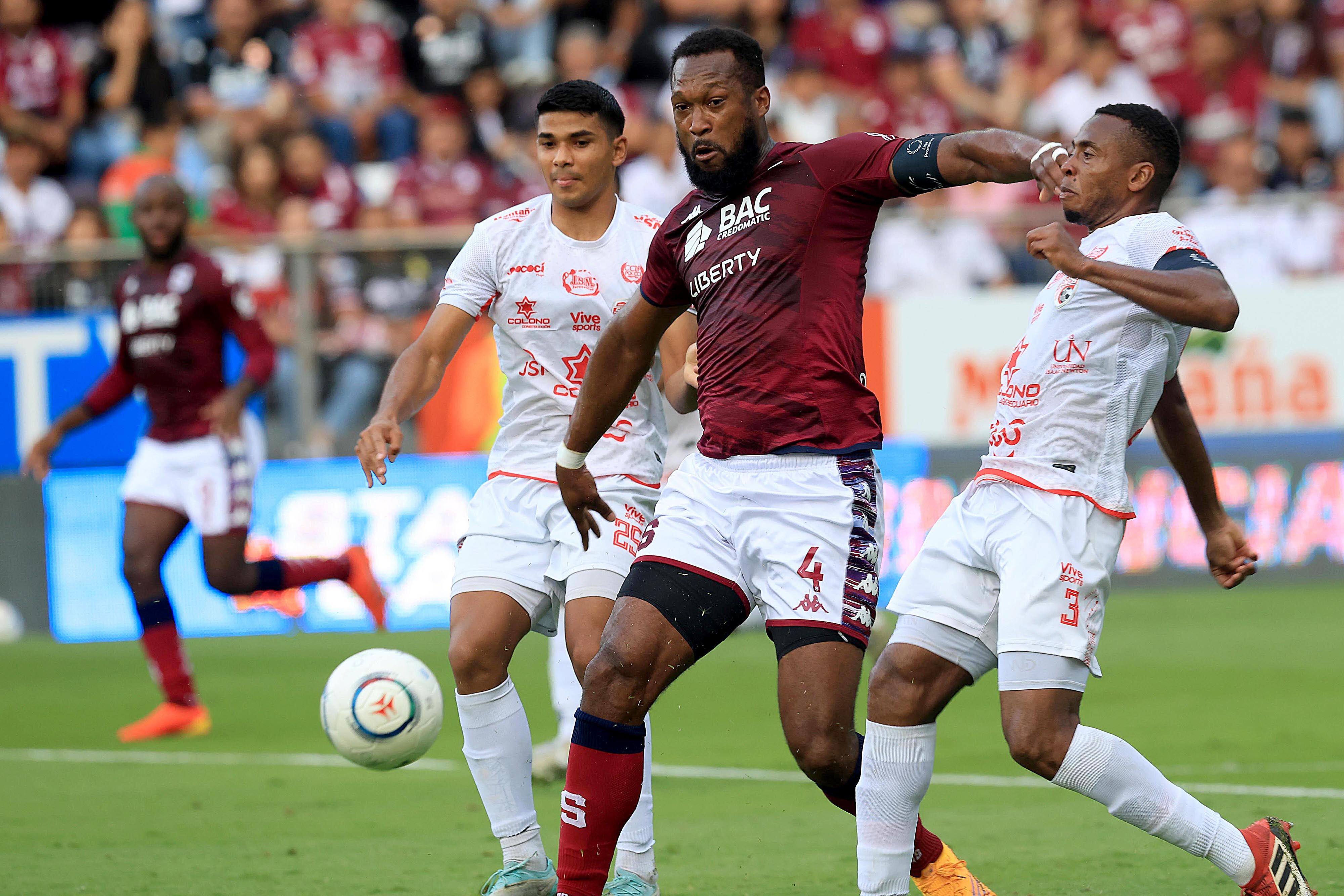 12/05/2024 Estadio Ricardo Saprissa, Tibás. El Deportivo Saprissa recibió a Santos de Guápiles en partido de la Jornada 22 del Torneo de Clausura, Copa Promérica 2024. Foto: Rafael Pacheco Granados